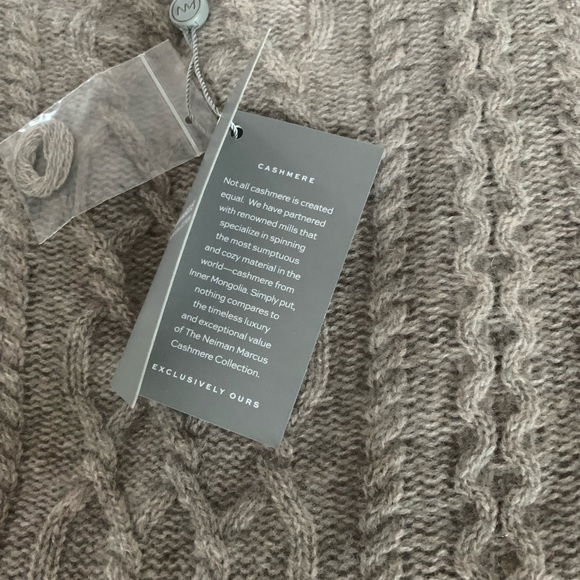 Brand New Neiman Marcus Cashmere Sweater - Picture 6 of 6